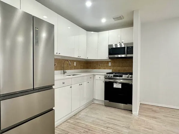 295 Tompkins Avenue image 1 of 8