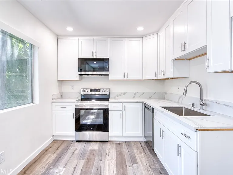 522 W Sierra Madre Blvd #B — Photo 9