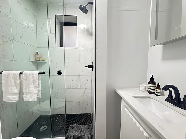 325 E 21st St #5 — Photo 11