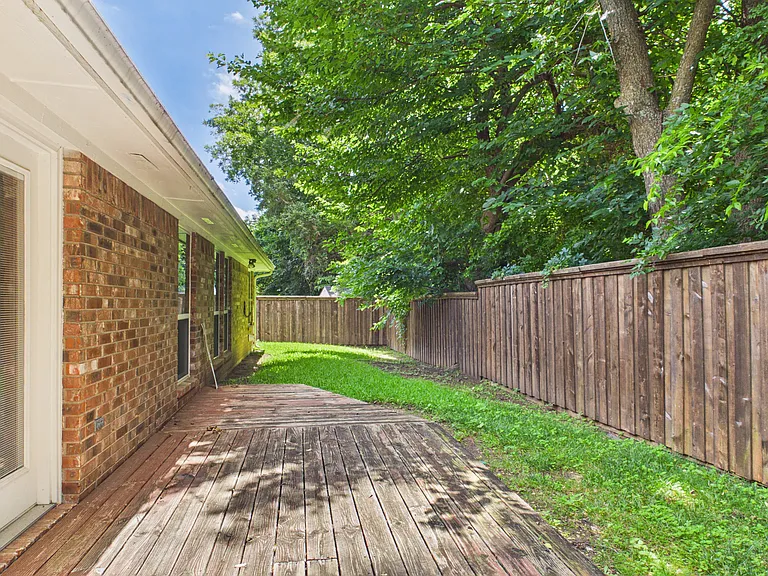 1405 Meadowbrook Dr — Photo 28