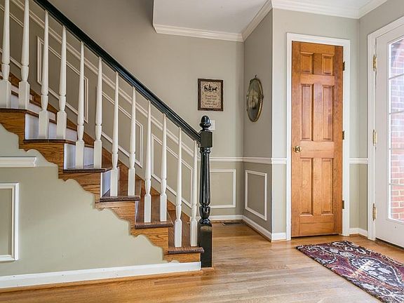 5th image of 307 Falls Ct