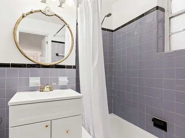 225 East 46th Street image 4 of 12