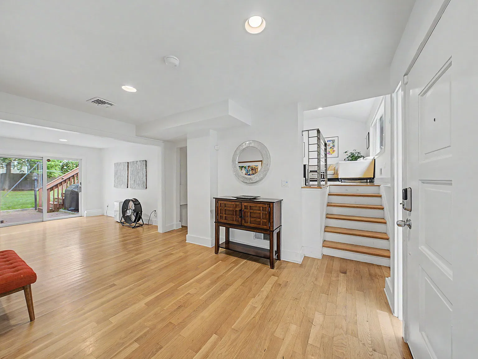 4 bed, 1885 sqft, $8,500 — Photo 3