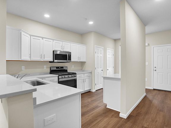 2nd image of 54 Helene Ct
