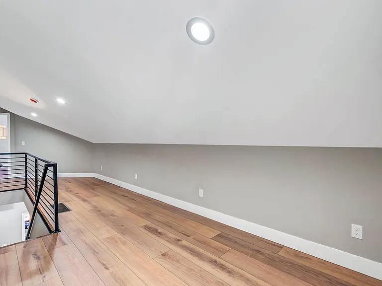 1000 Barton St — Photo 32