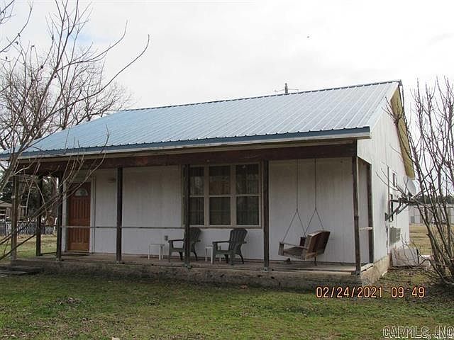 1st image of 307 Moores Ln