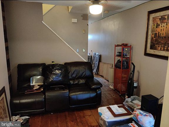 3rd image of 32 Humboldt St