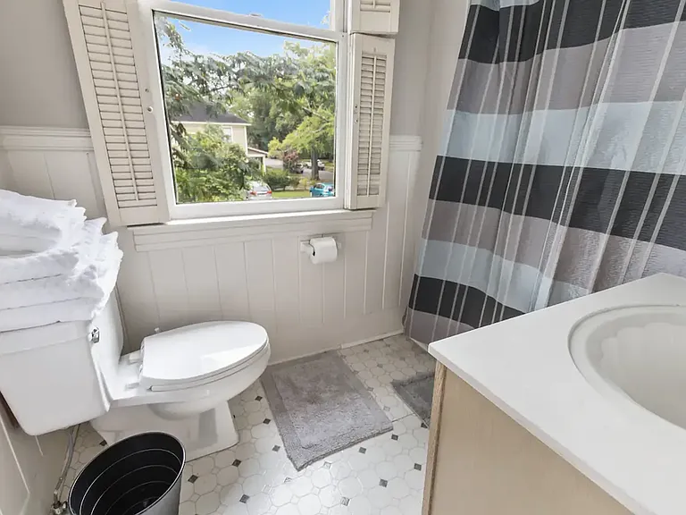 2 Bedroom in Shandon — Photo 14