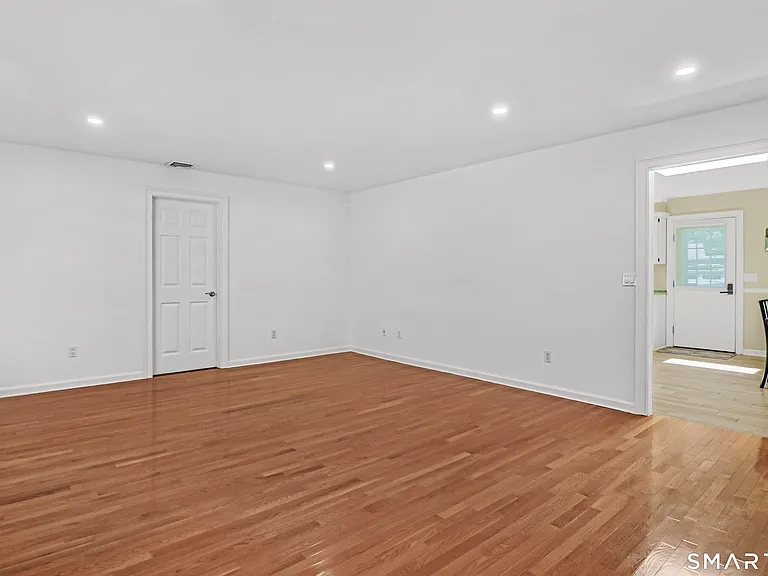 8 Woodchuck Ct — Photo 16