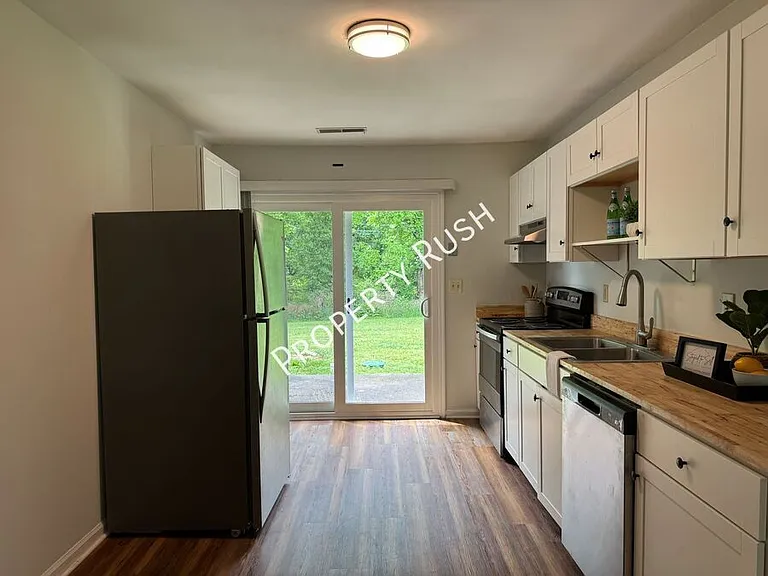 8740 Millard Lee Ln #8740 — Photo 5
