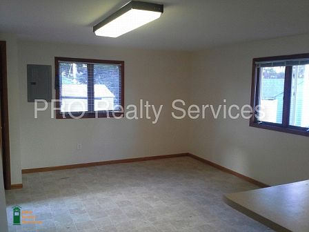 4th image of 1411 Saint Clair Ave