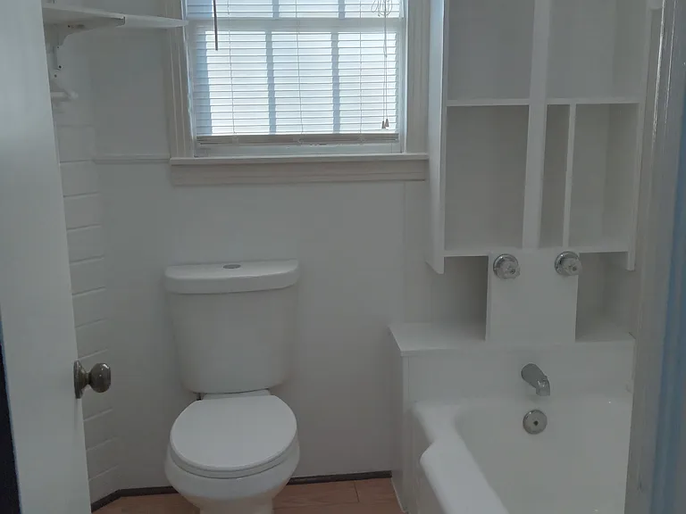 207 E Grand Ave #A — Photo 16