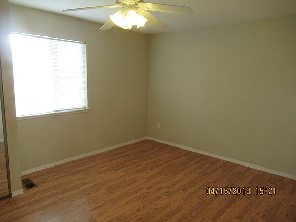 2nd image of 964 Arrowhead Dr #B