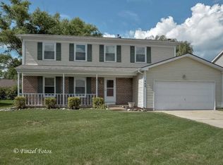 988 Newbury Dr, Crystal Lake, IL 60014
