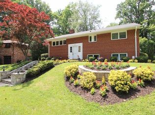 10236 Hatherleigh Dr, Bethesda, MD 20814