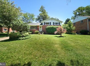 9907 Holmhurst Rd, Bethesda, MD 20817