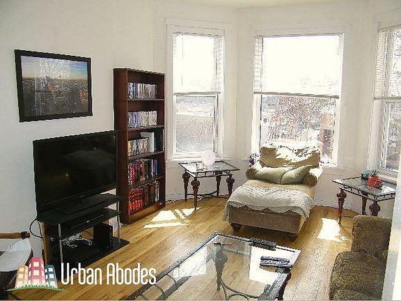 3rd image of 2312 W Dickens Ave #Ua1f