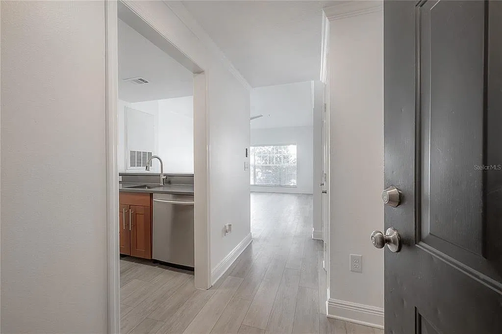 2 bed, 2.0 bath, 938 sqft, $3,200 — Photo 3