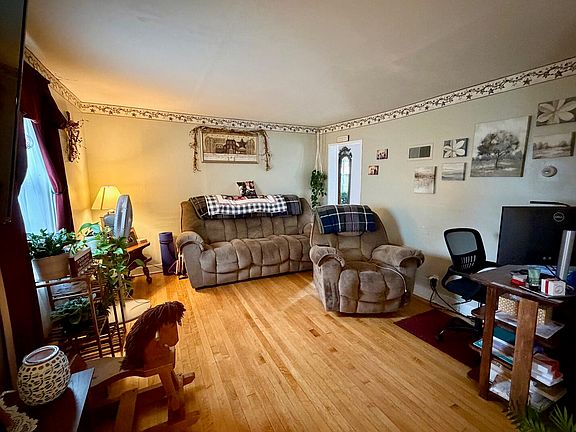 5th image of 125 Emmons St