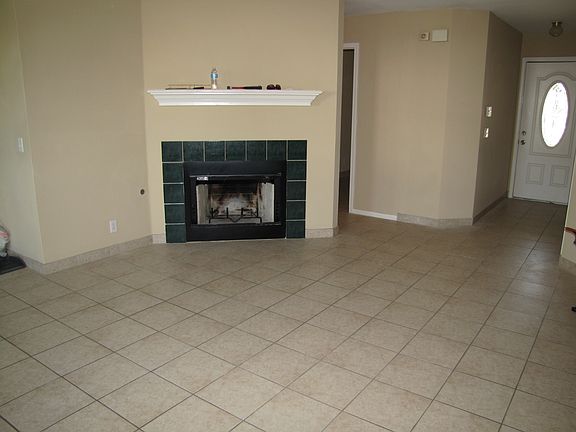 4th image of 13907 Greinert Dr