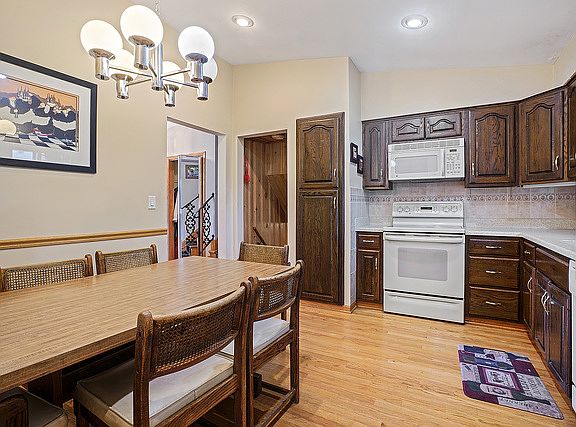 5th image of 3231 Greenbriar Dr
