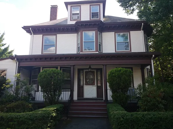 32 Auburn St, Brookline, MA 02446
