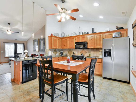 3rd image of 280 Holiday Hills Dr