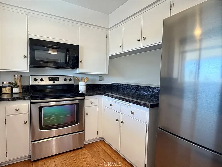 22725 Nadine Cir #B — Photo 8