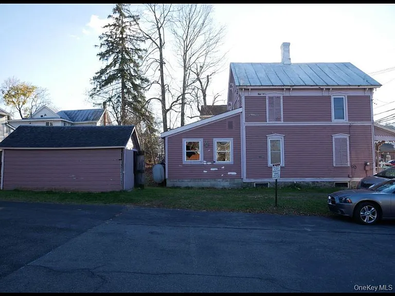 28 N Chestnut St — Photo 2