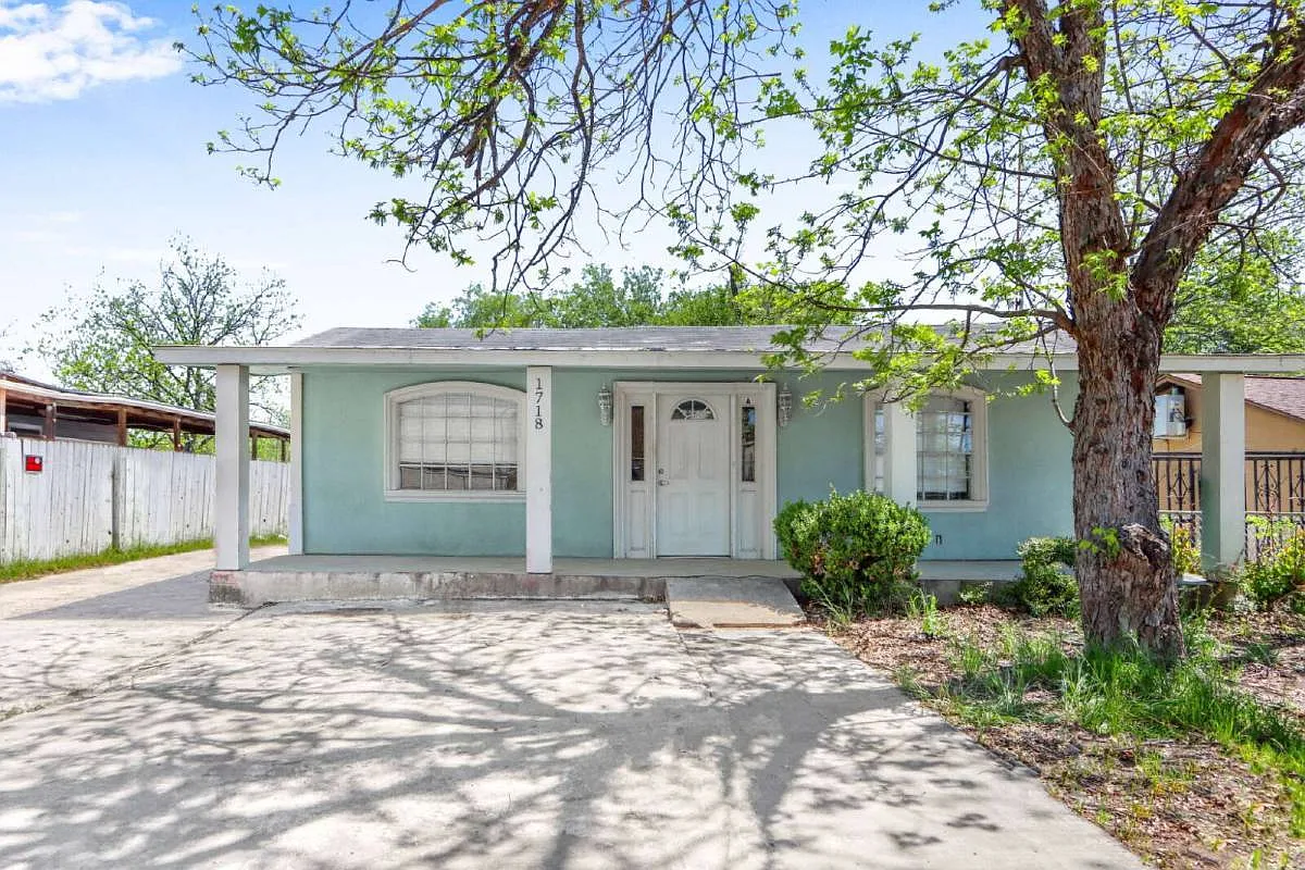 1718 Commercial Ave #B in San Antonio, TX 78221 — Photo 1