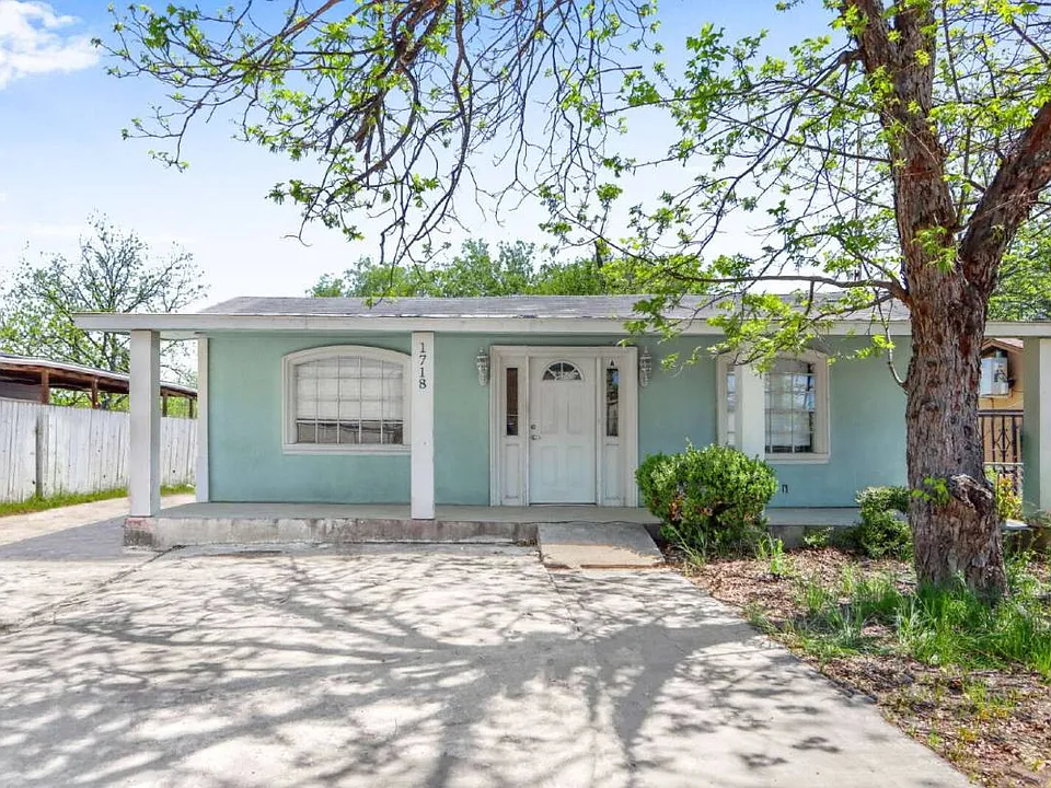 1718 Commercial Ave #B