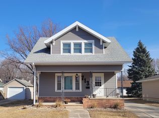 713 8th St, Sheldon, IA 51201