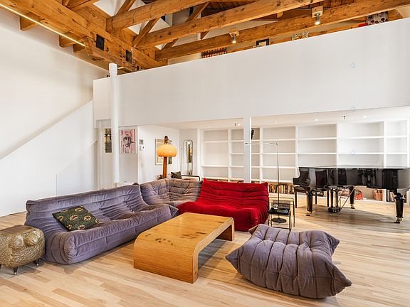 4th image of 260 Rue Sherbrooke E #523-525