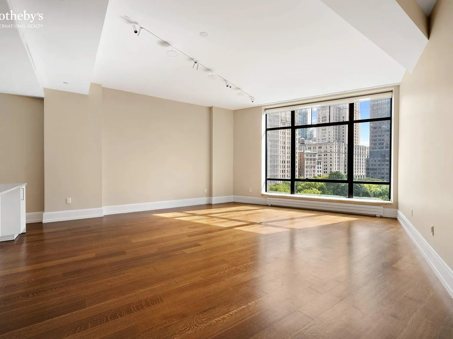 10 Madison Square West — Photo 2