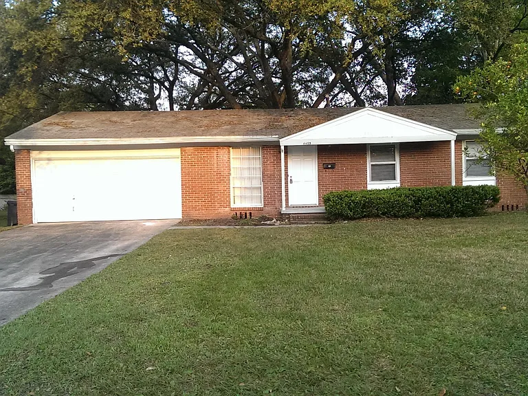 4455 Rainer Rd — Photo 1