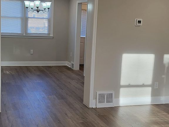 2nd image of 3042 W Court Ave