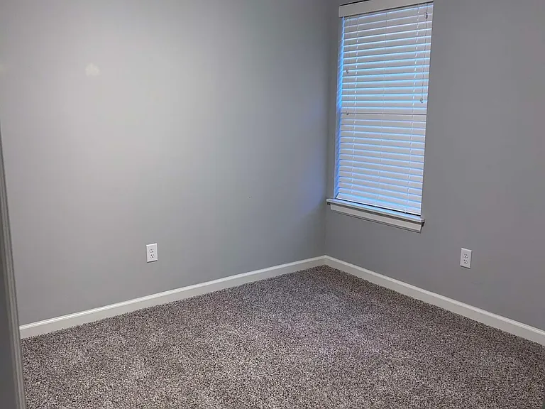 8913 SW 42nd St — Photo 6