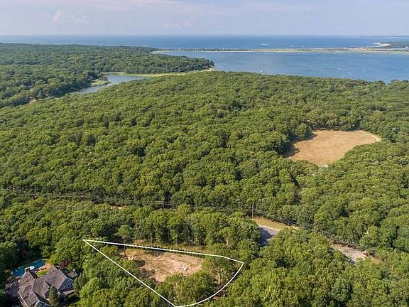 2nd image of 2 Barclay Ct