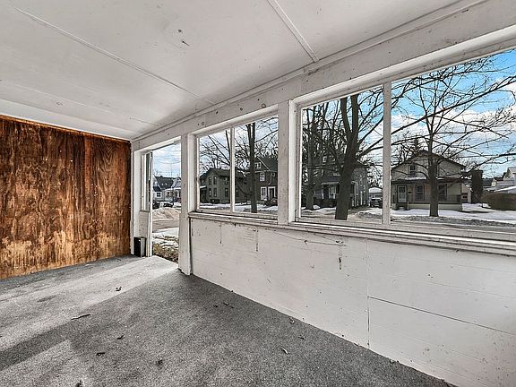 3rd image of 44 Hill St