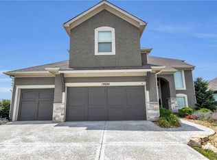 19024 Deer Run St, Spring Hill, KS 66083