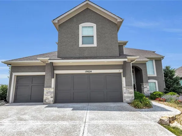 19024 Deer Run St, Spring Hill, KS 66083