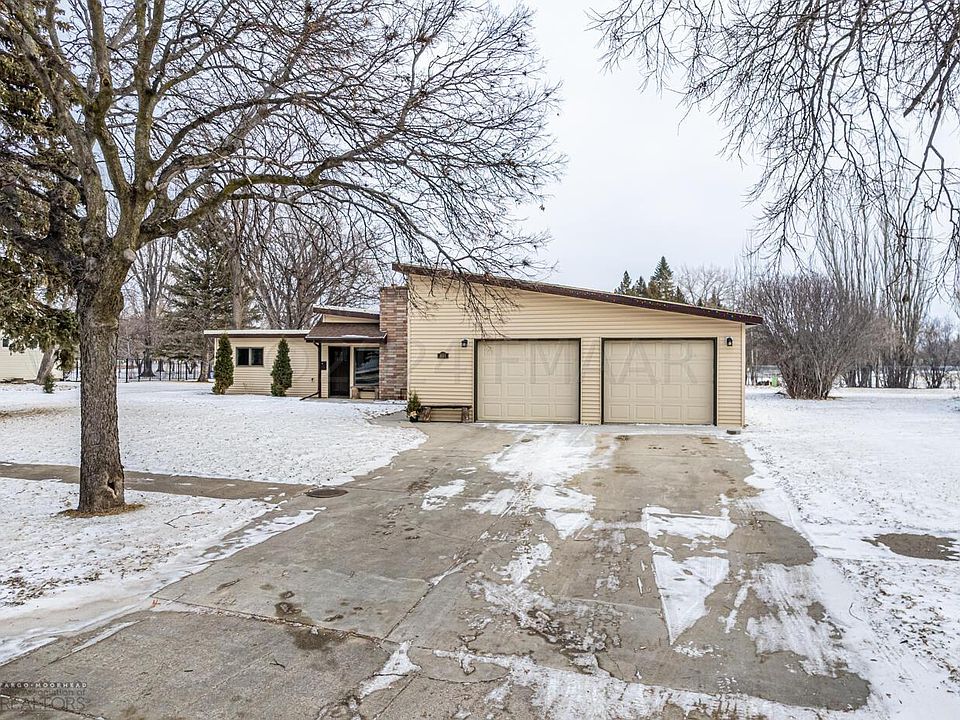 844 2nd St N, Wahpeton, ND 58075 Zillow