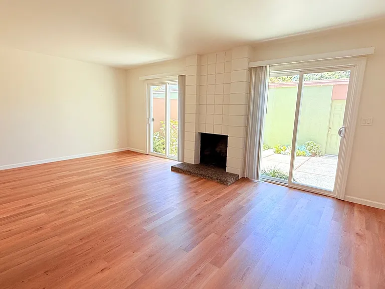 1033 Fontana Dr — Photo 10