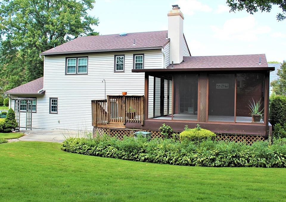 2nd image of 205 Normandy Rd