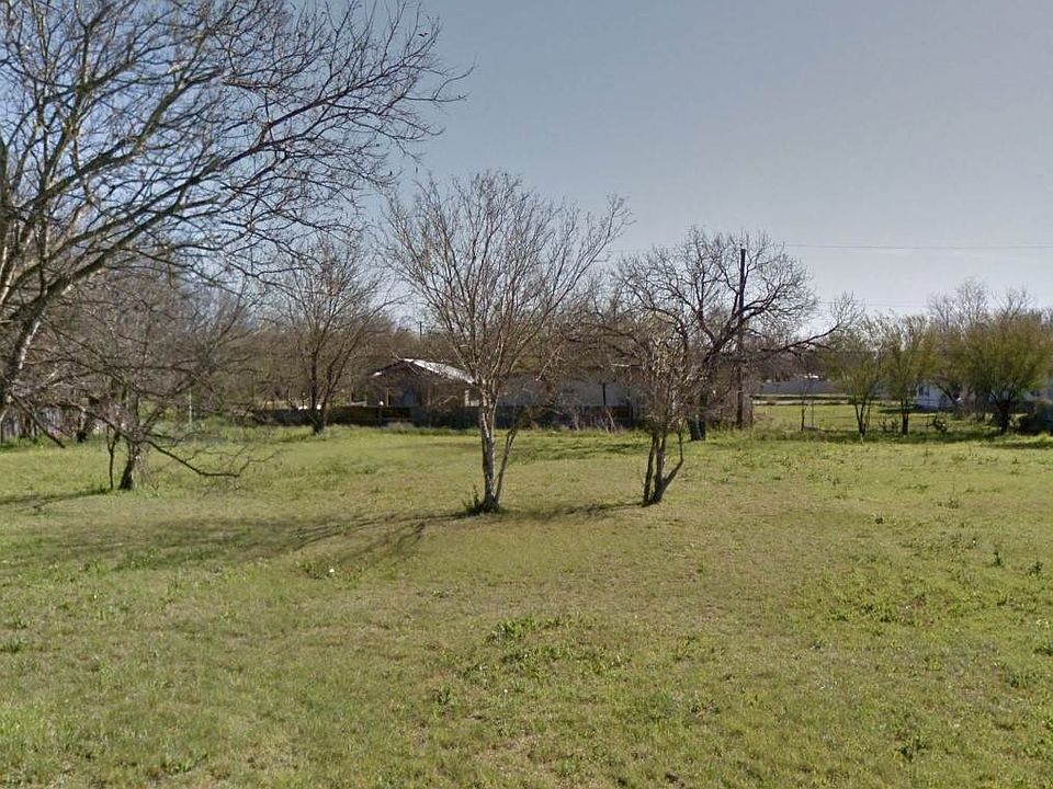 1st image of 208 Esma St