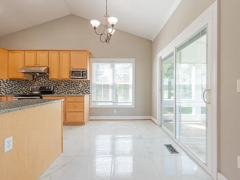 1701 Stratford View Dr — Photo 19
