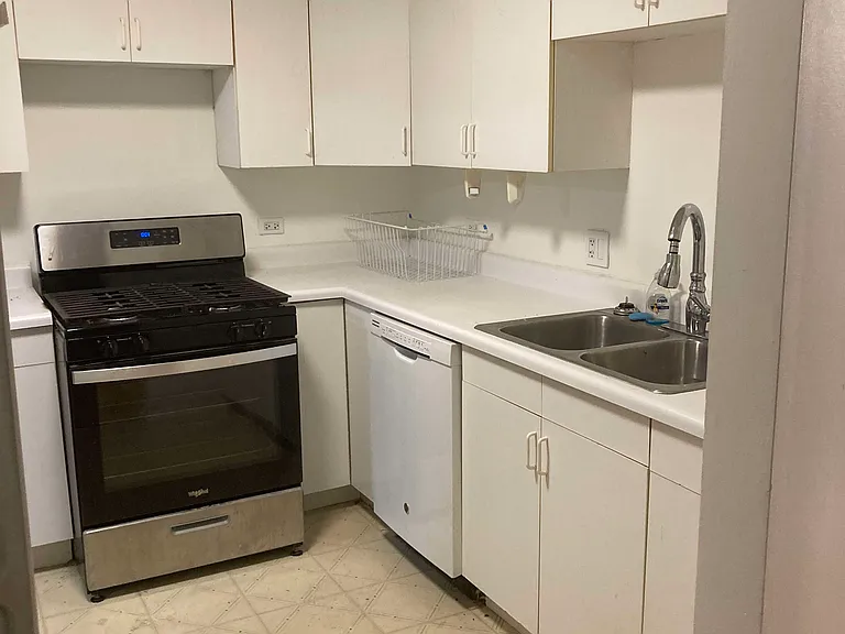 746 S Oakley Blvd #1 — Photo 11
