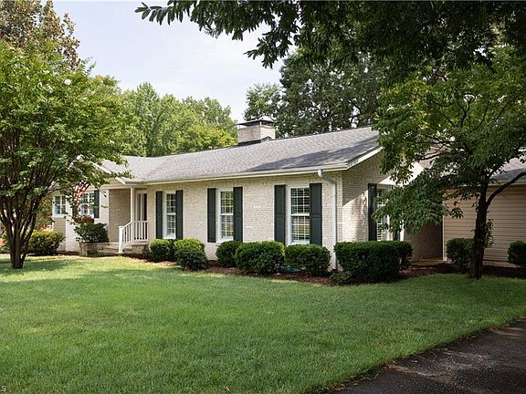 4th image of 612 Hilltop Dr