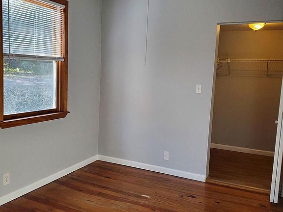 5th image of 740 Ergle St