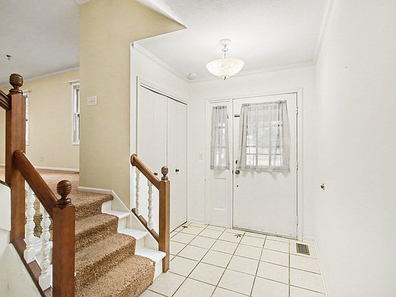 5th image of 776 Meadowbrook Ave